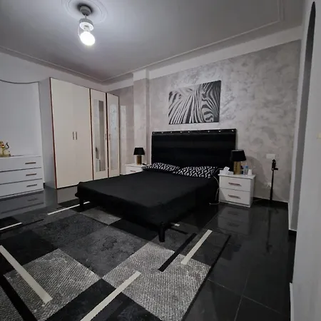 Apartment Black&white *